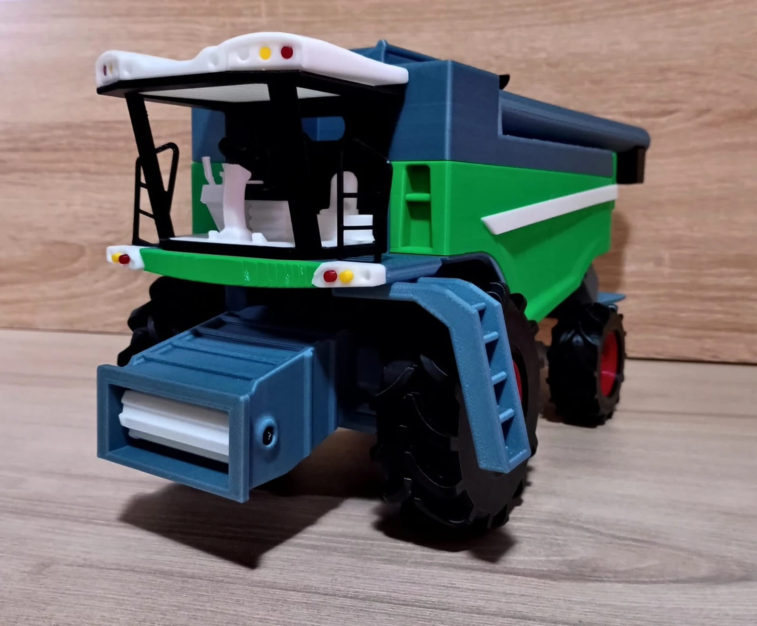 Maqueta de cosechadora Fendt verde