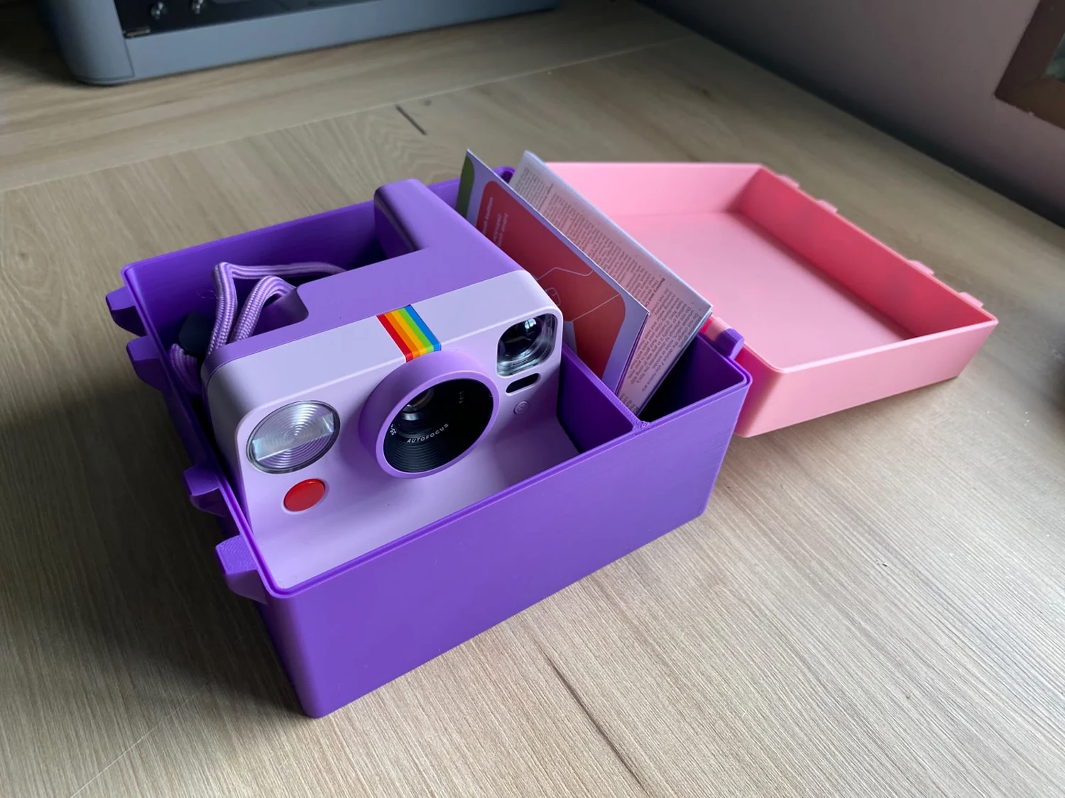 Caja personalizada rosada y violeta para cámara Polaroid